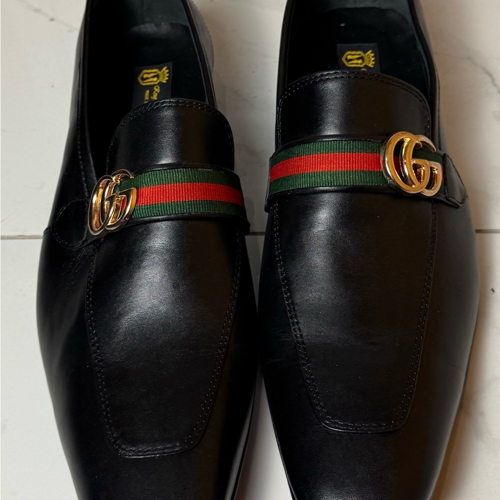 Black and Green Leather Loafers with Gold Emblem